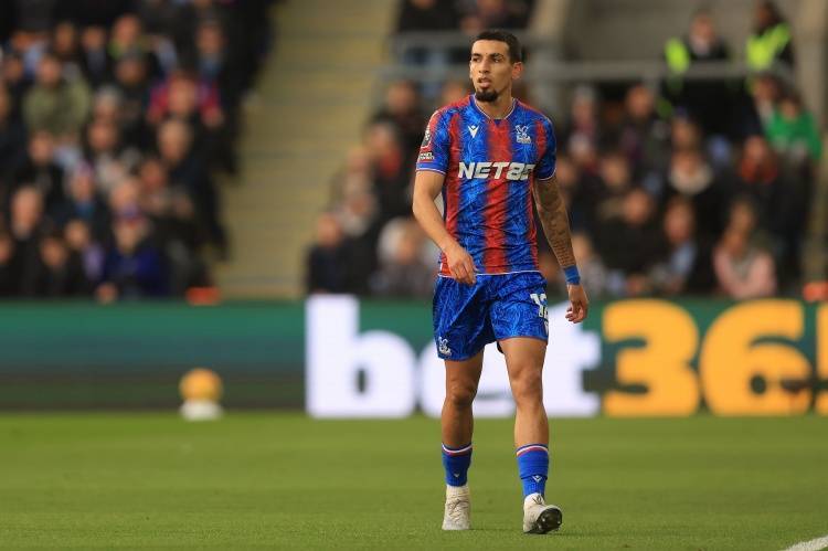 太阳报：水晶宫后卫穆尼奥斯被指控拖欠65万英镑的经纪人佣金