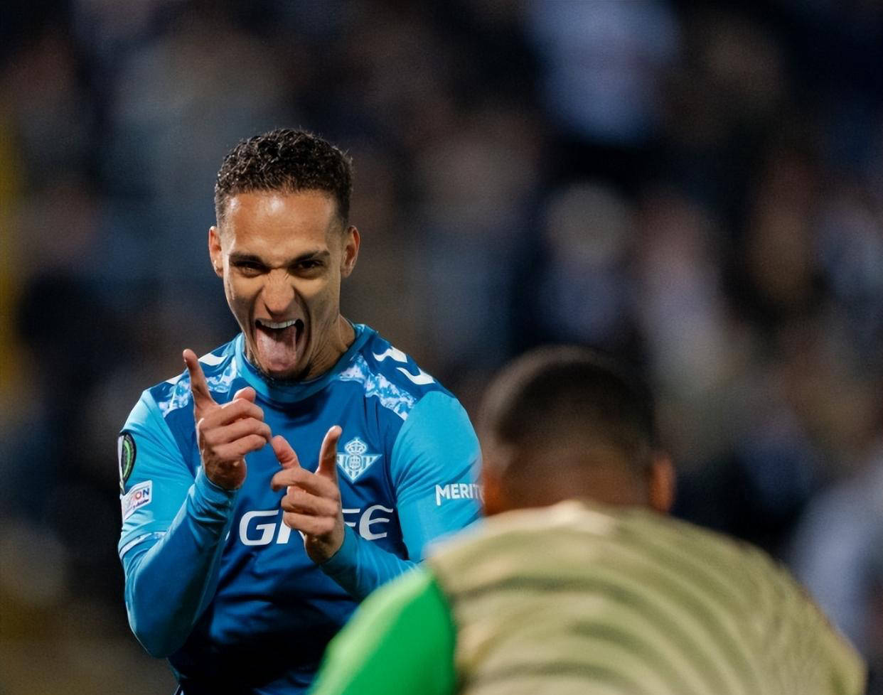 安东尼的未来迷局：贝蒂斯租不起他了，曼联是否愿意出售？