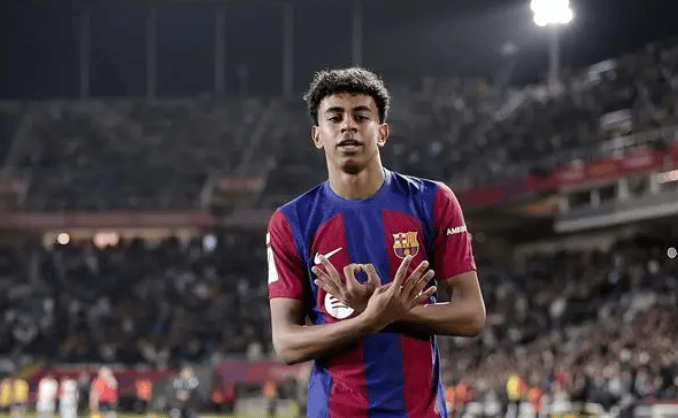 29场轰82球！全欧顶级黑马诞生！三线争冠，压制皇马，新梅西闪耀